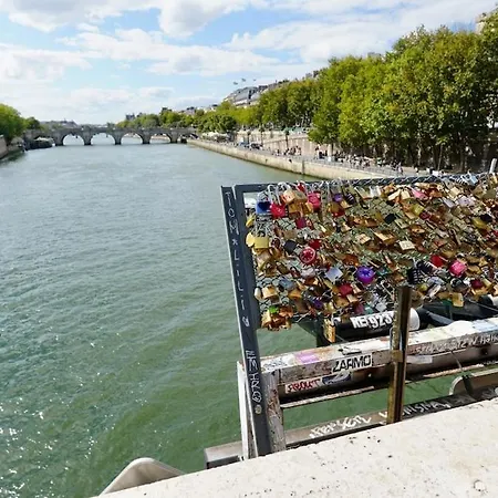 6 Chic Spacious Flat Moulin Rouge *