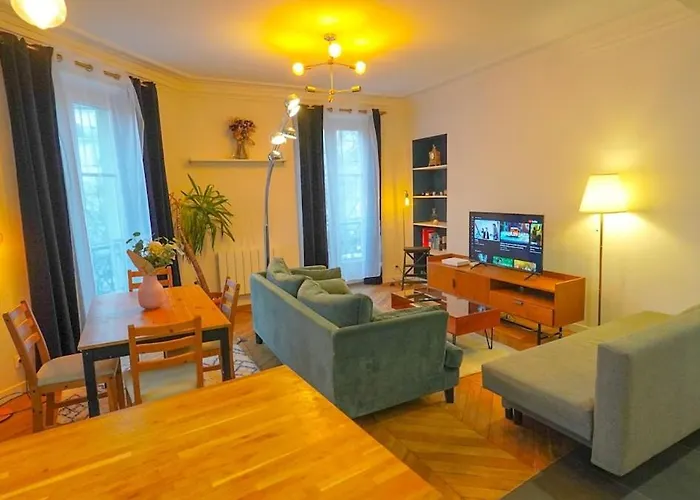 6 Chic Spacious Flat Moulin Rouge Апартаменты *