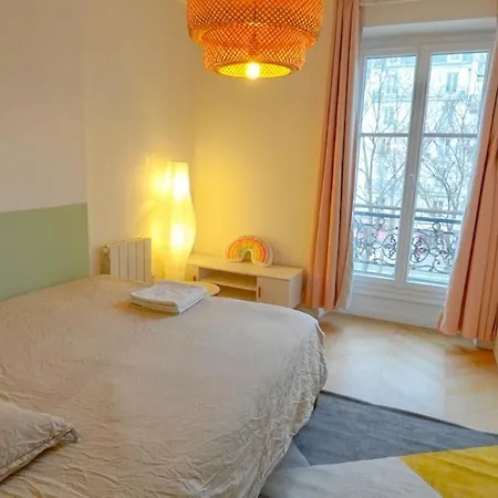 Appartement 6 Chic Spacious Flat Moulin Rouge Parijs