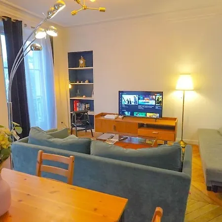 6 Chic Spacious Flat Moulin Rouge Paříž