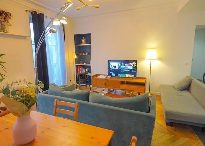 6 Chic Spacious Flat Moulin Rouge Paříž